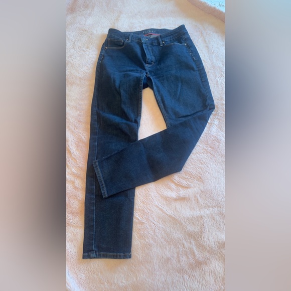 Dark blue jeans - Picture 2 of 4